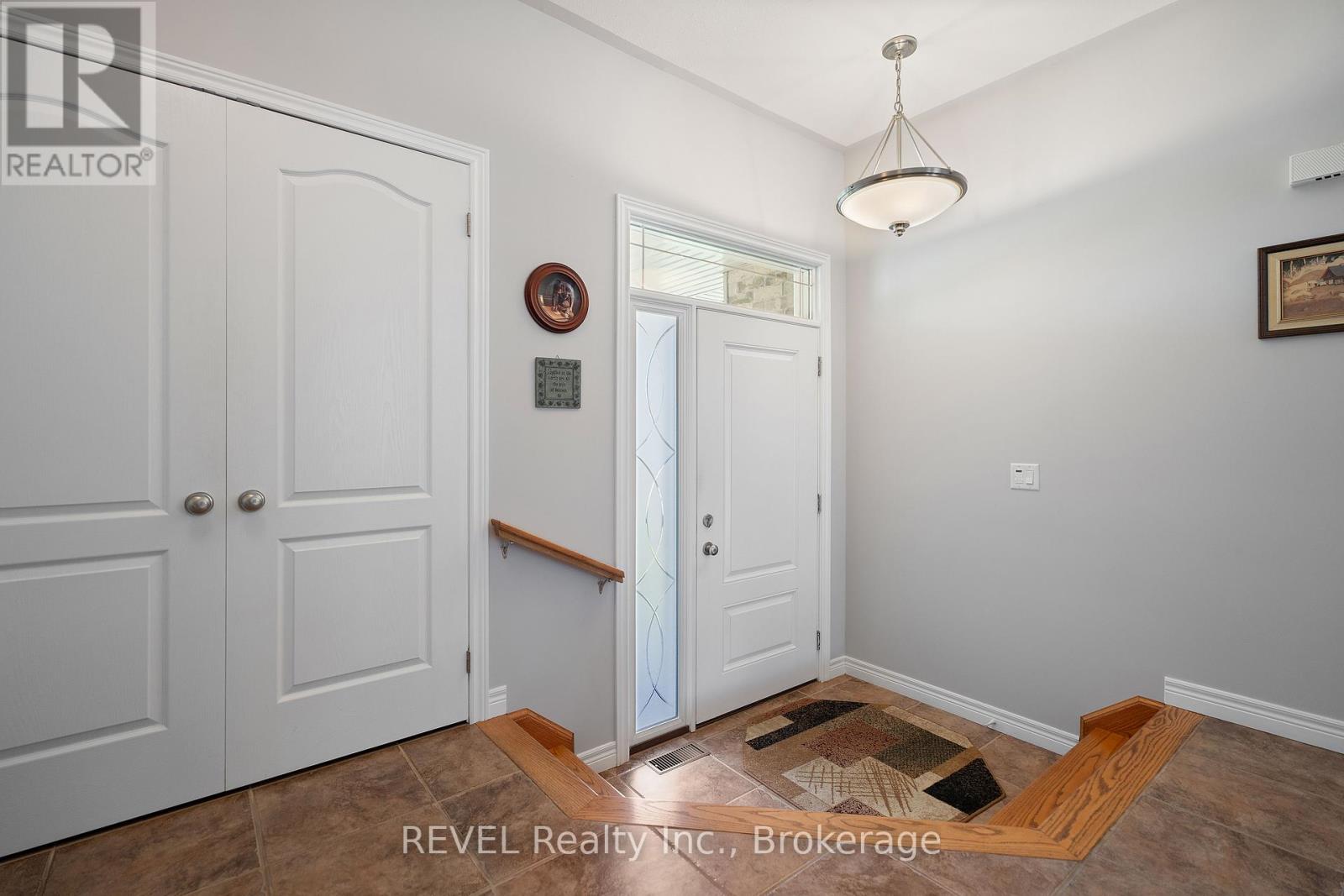 8028 Booth Street, Niagara Falls (Ascot), Ontario  L2H 1E8 - Photo 5 - X12485633