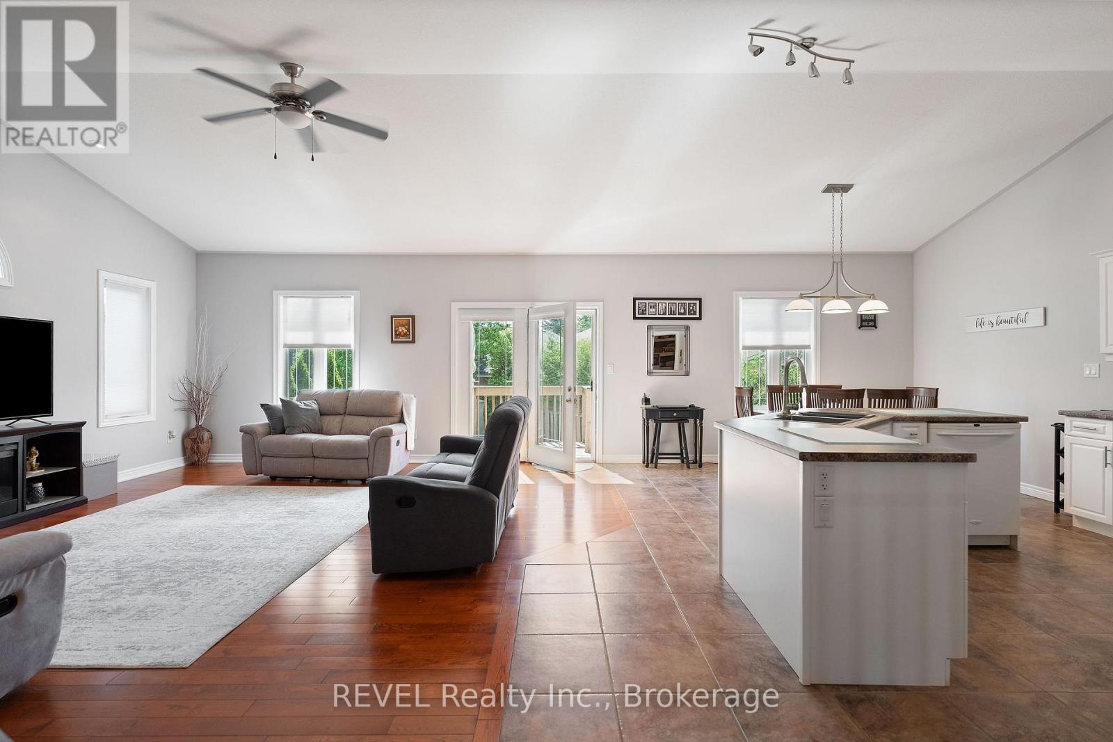 8028 Booth Street, Niagara Falls (Ascot), Ontario  L2H 1E8 - Photo 6 - X12485633