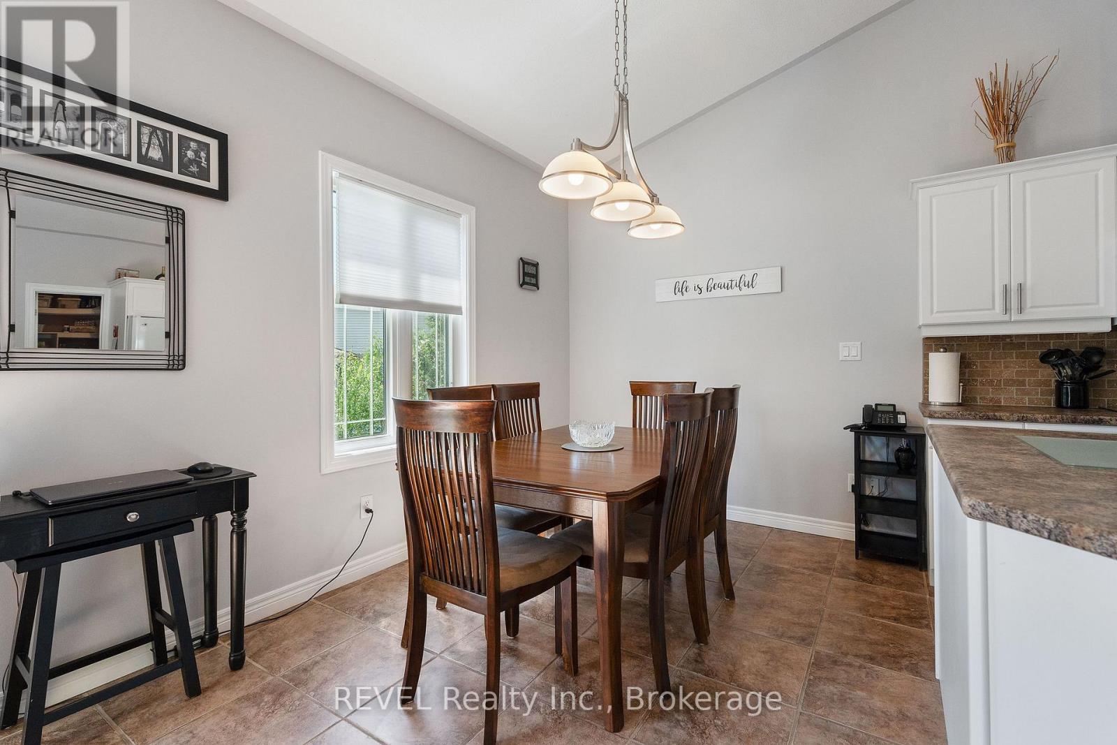 8028 Booth Street, Niagara Falls (Ascot), Ontario  L2H 1E8 - Photo 9 - X12485633