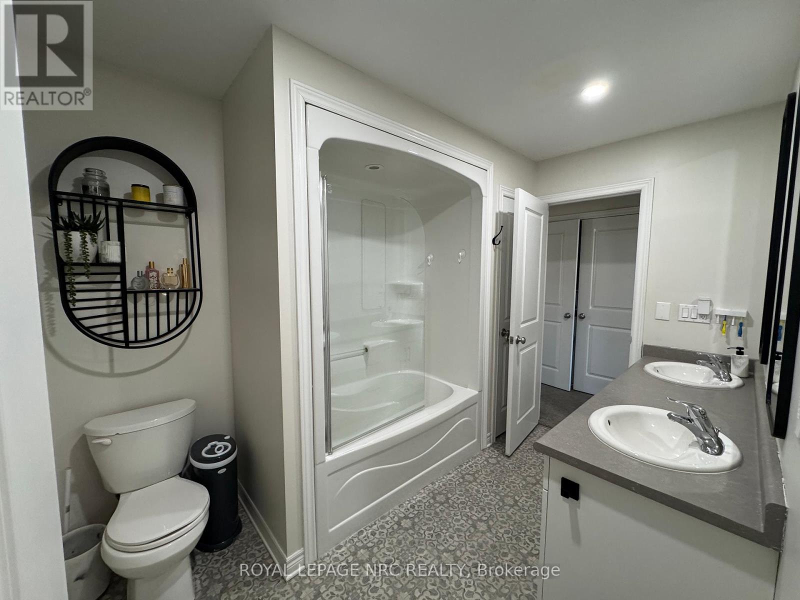 11 Violet Street, St. Catharines, Ontario  L2S 2X1 - Photo 22 - X12485653