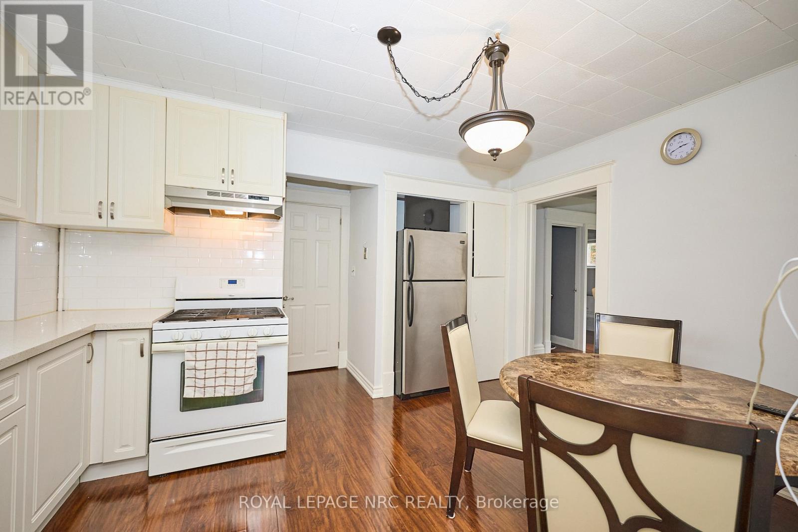 6173 Pine Grove Avenue, Niagara Falls, Ontario  L2G 4H9 - Photo 4 - X12485774