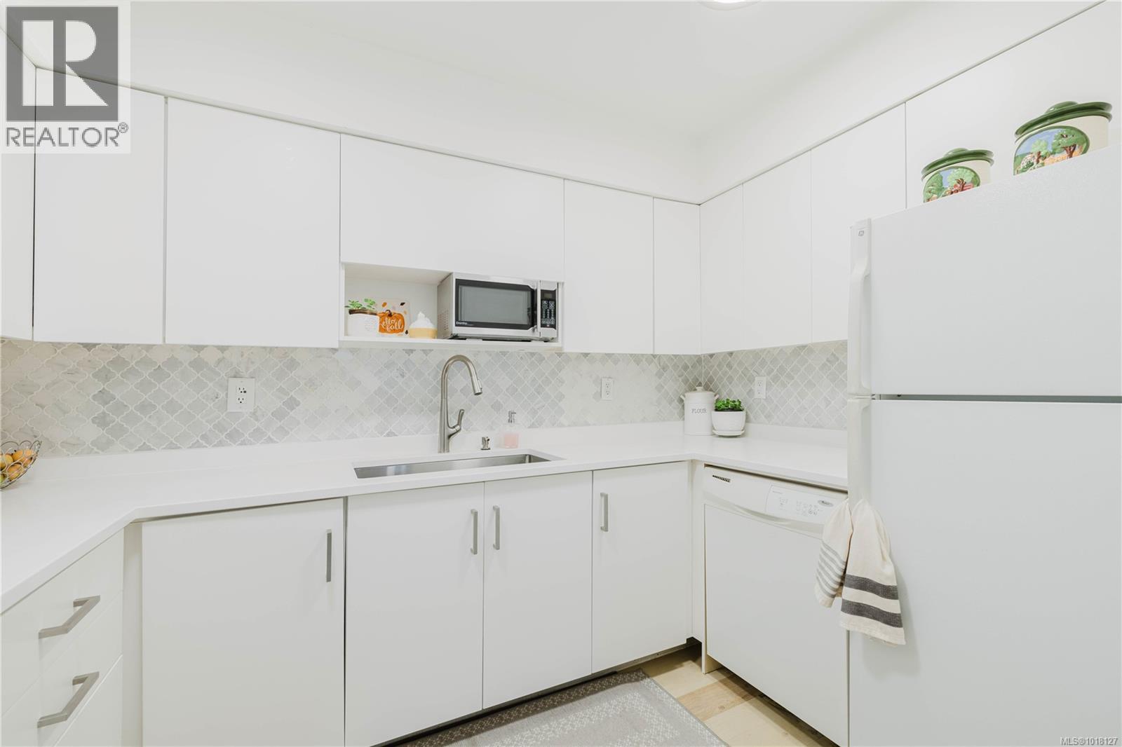 3 740 Wilson St, Victoria, British Columbia  V9A 3H2 - Photo 10 - 1018127