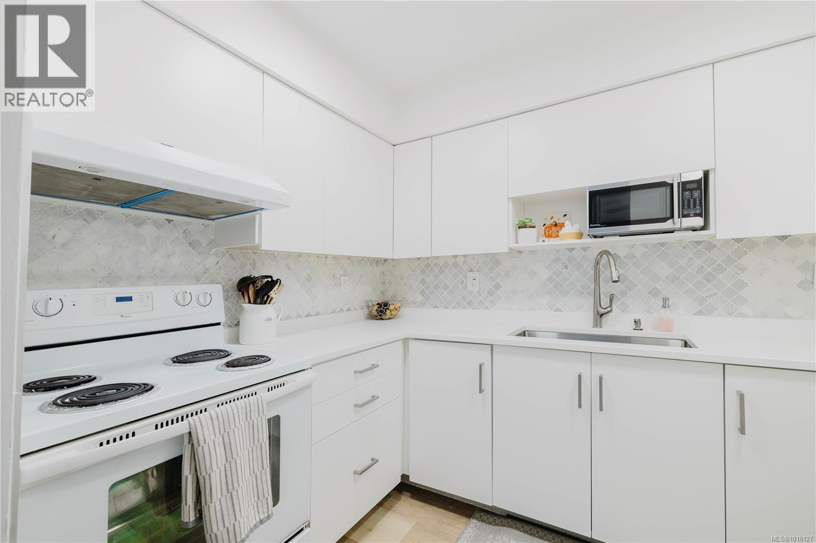 3 740 Wilson St, Victoria, British Columbia  V9A 3H2 - Photo 9 - 1018127