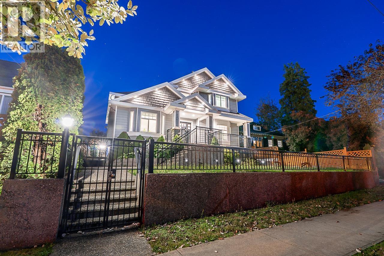 1931 Eighth Avenue, New Westminster, British Columbia  V3M 2T2 - Photo 1 - R3056979