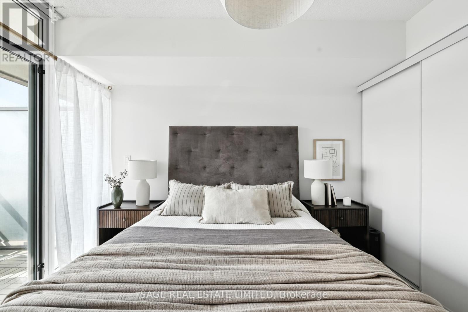 Th5 - 6 Pirandello Street, Toronto, Ontario  M6K 0B1 - Photo 14 - C12485551