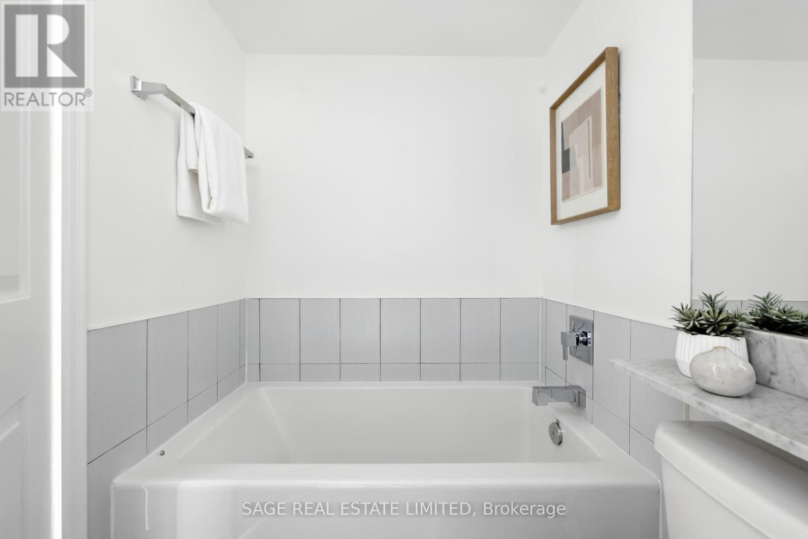 Th5 - 6 Pirandello Street, Toronto, Ontario  M6K 0B1 - Photo 18 - C12485551