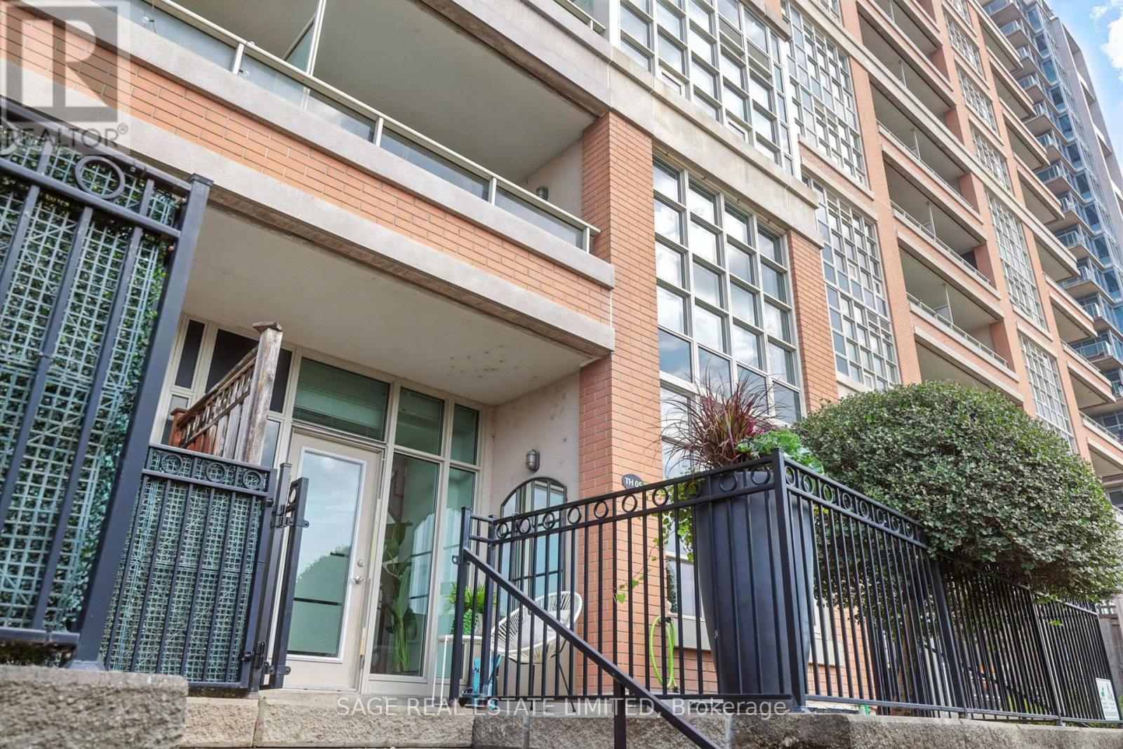 Th5 - 6 Pirandello Street, Toronto, Ontario  M6K 0B1 - Photo 33 - C12485551