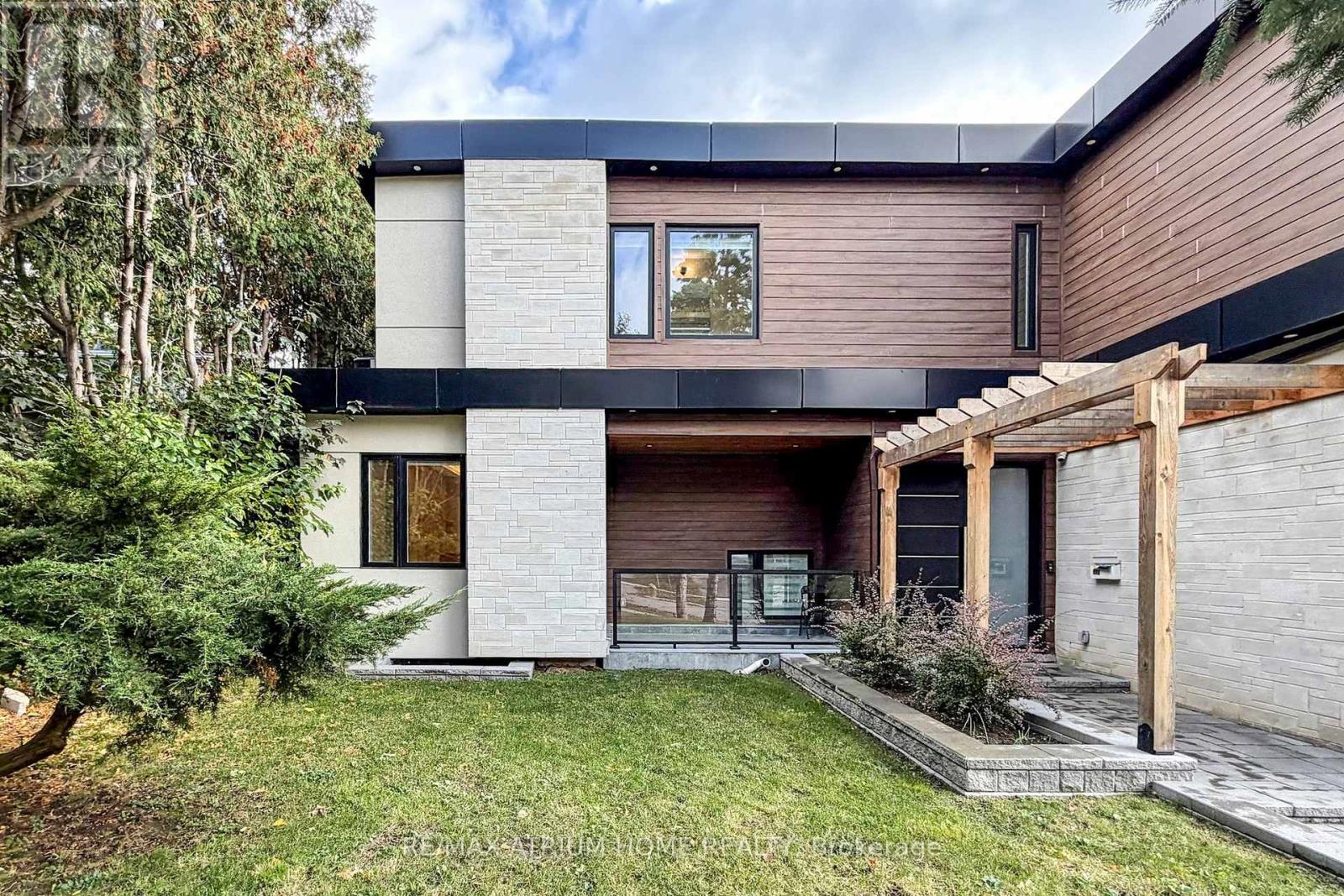 111 Banstock Drive, Toronto, Ontario  M2K 2H7 - Photo 2 - C12485562