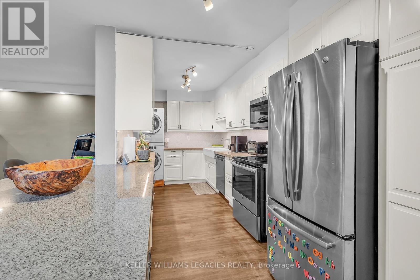 2001 - 1 Massey Square, Toronto, Ontario  M4C 5L4 - Photo 2 - E12485615