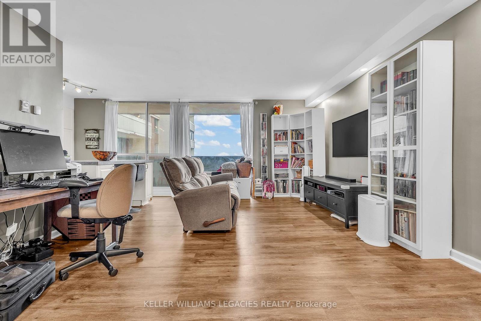 2001 - 1 Massey Square, Toronto, Ontario  M4C 5L4 - Photo 3 - E12485615