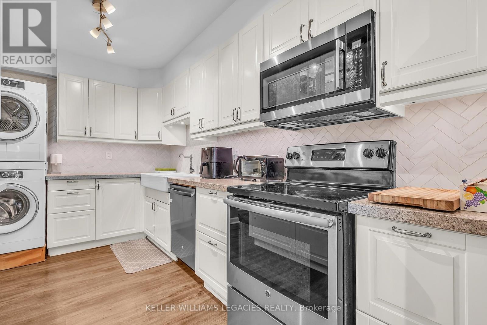 2001 - 1 Massey Square, Toronto, Ontario  M4C 5L4 - Photo 5 - E12485615