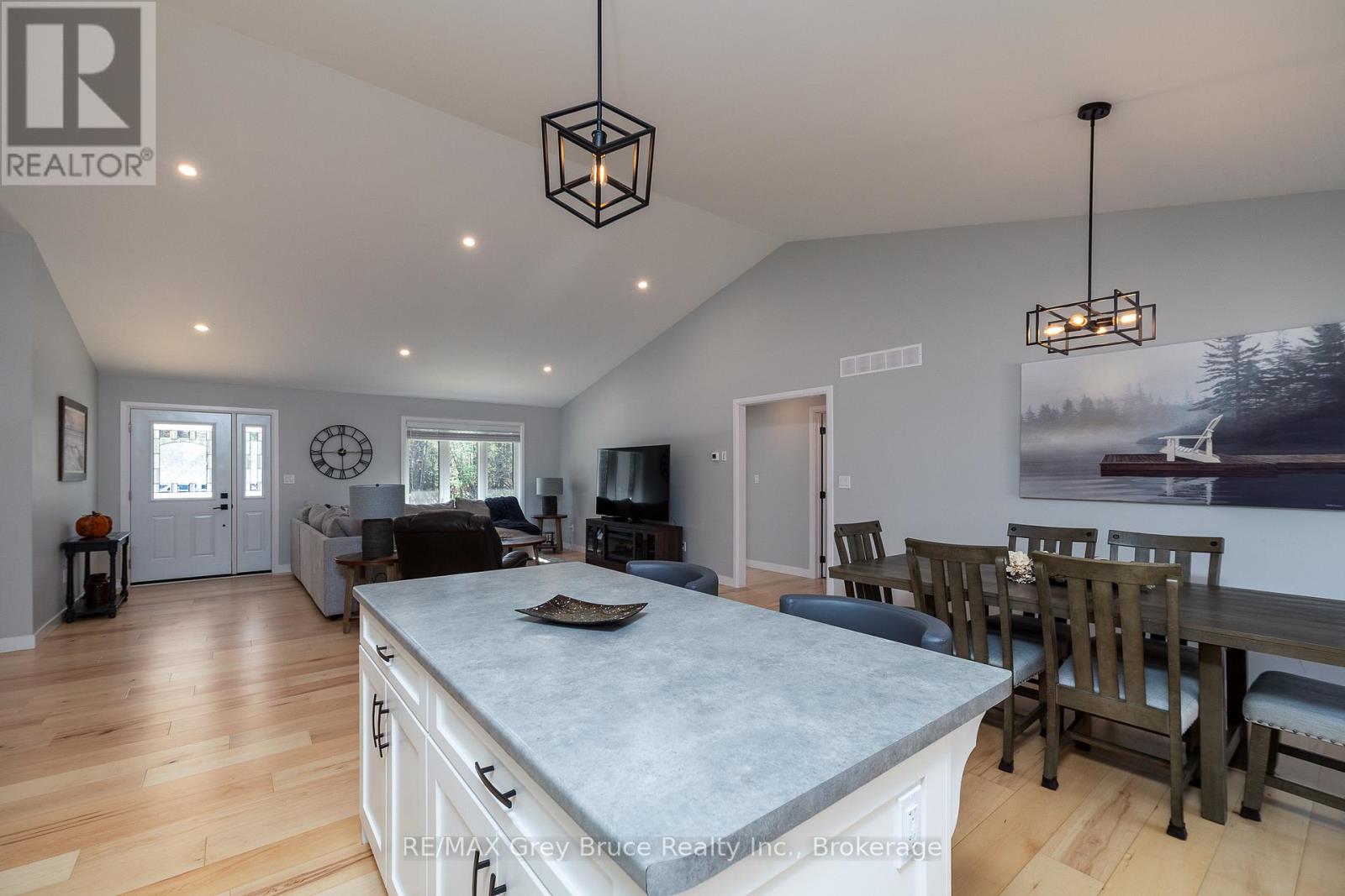 611 Sixth Street N, South Bruce Peninsula, Ontario  N0H 2G0 - Photo 11 - X12485654