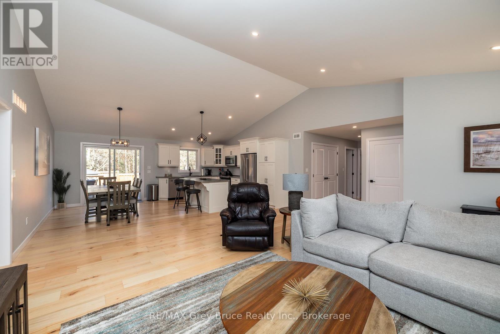 611 Sixth Street N, South Bruce Peninsula, Ontario  N0H 2G0 - Photo 3 - X12485654