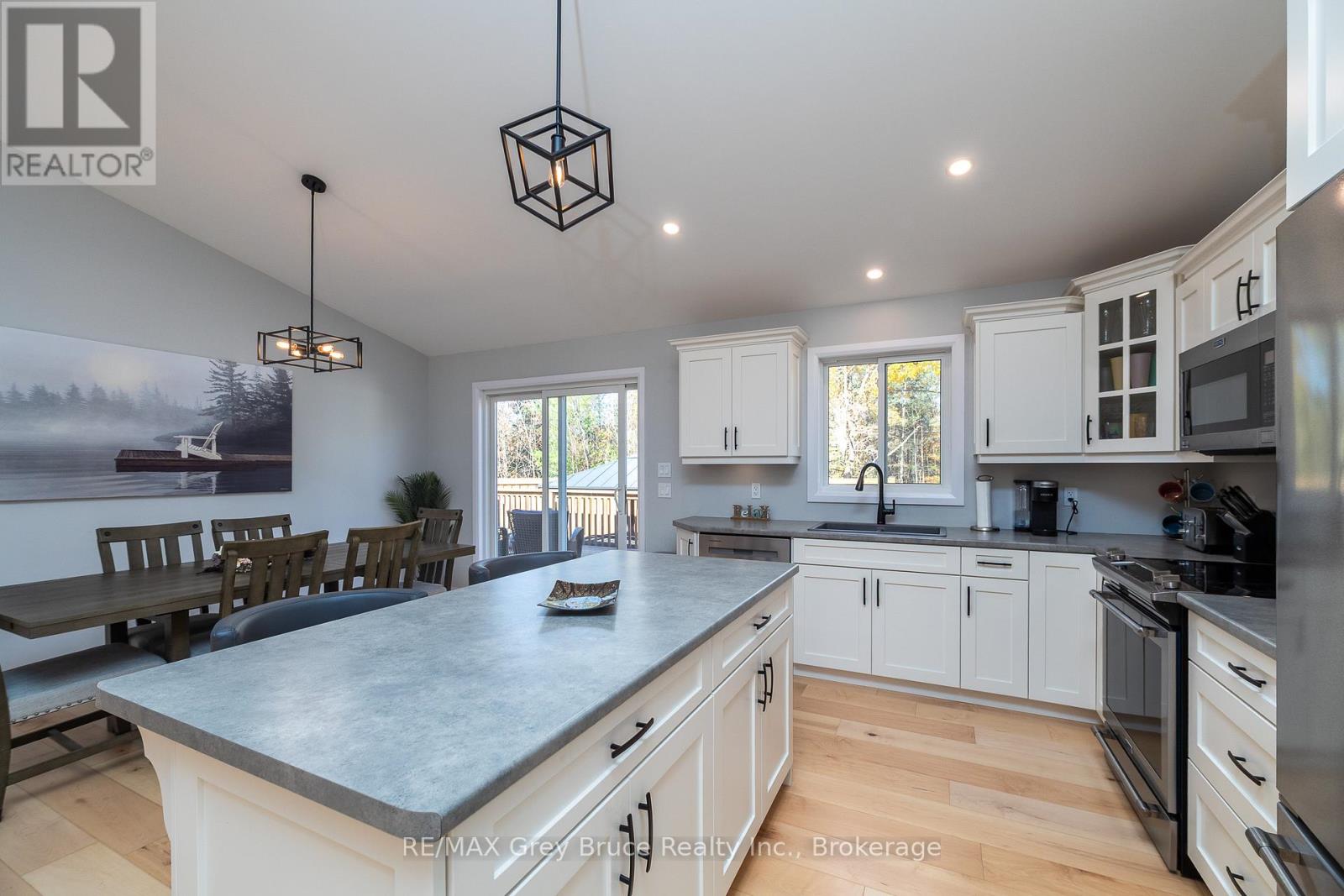 611 Sixth Street N, South Bruce Peninsula, Ontario  N0H 2G0 - Photo 10 - X12485654