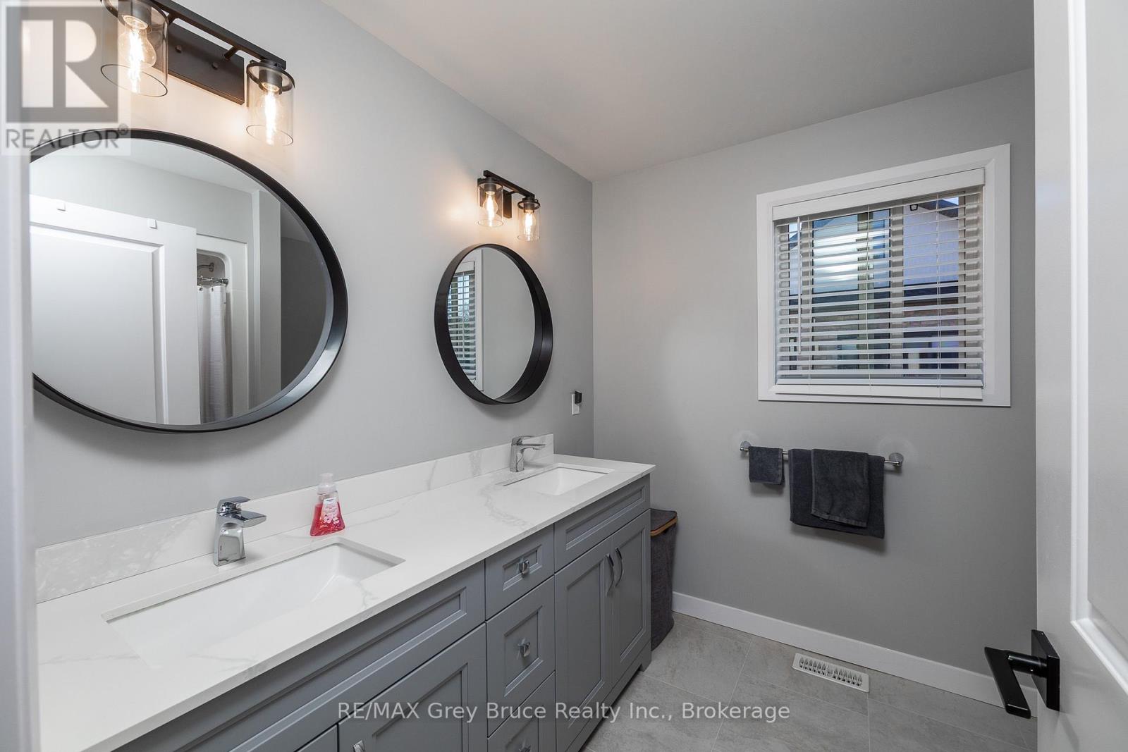 611 Sixth Street N, South Bruce Peninsula, Ontario  N0H 2G0 - Photo 16 - X12485654