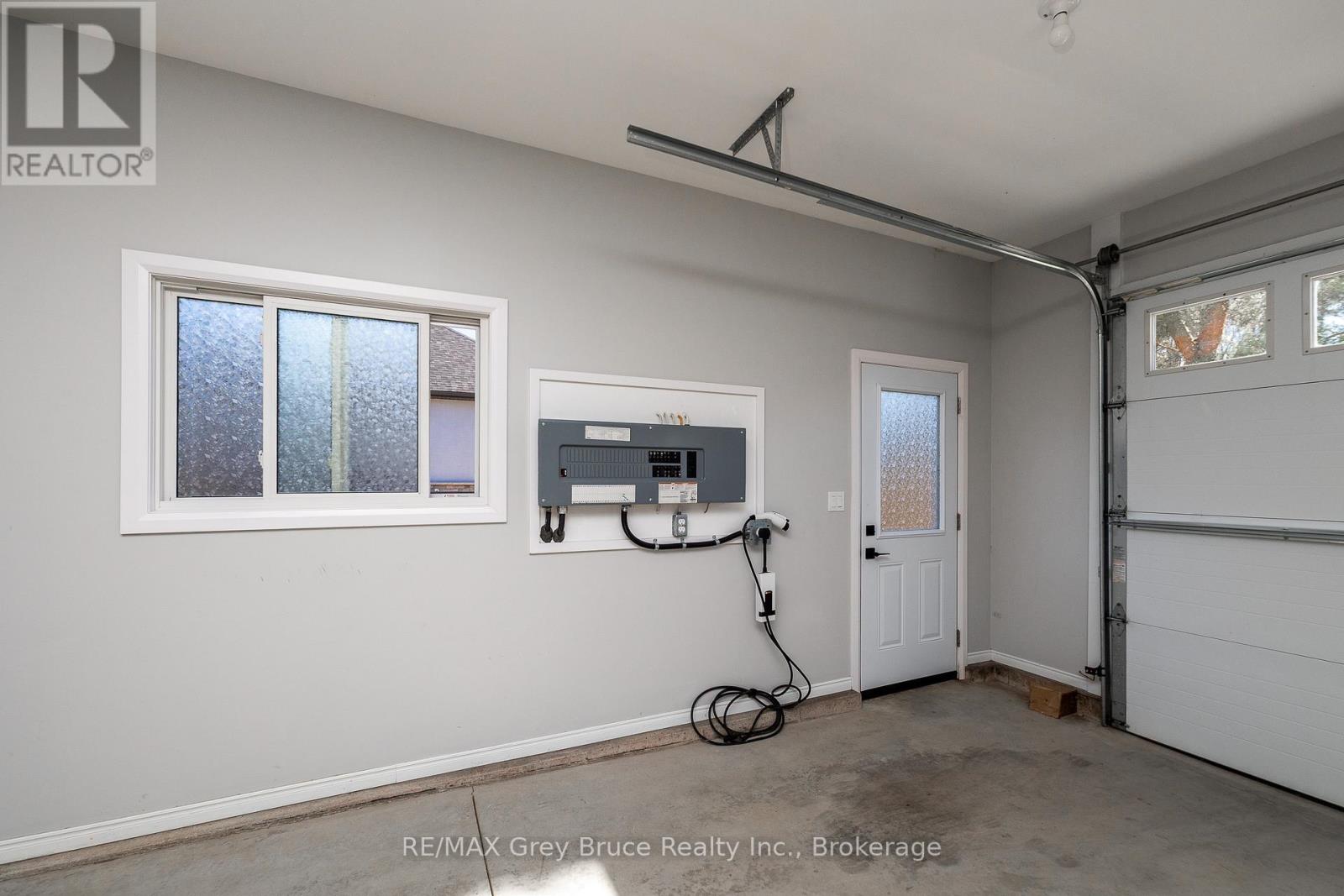 611 Sixth Street N, South Bruce Peninsula, Ontario  N0H 2G0 - Photo 28 - X12485654