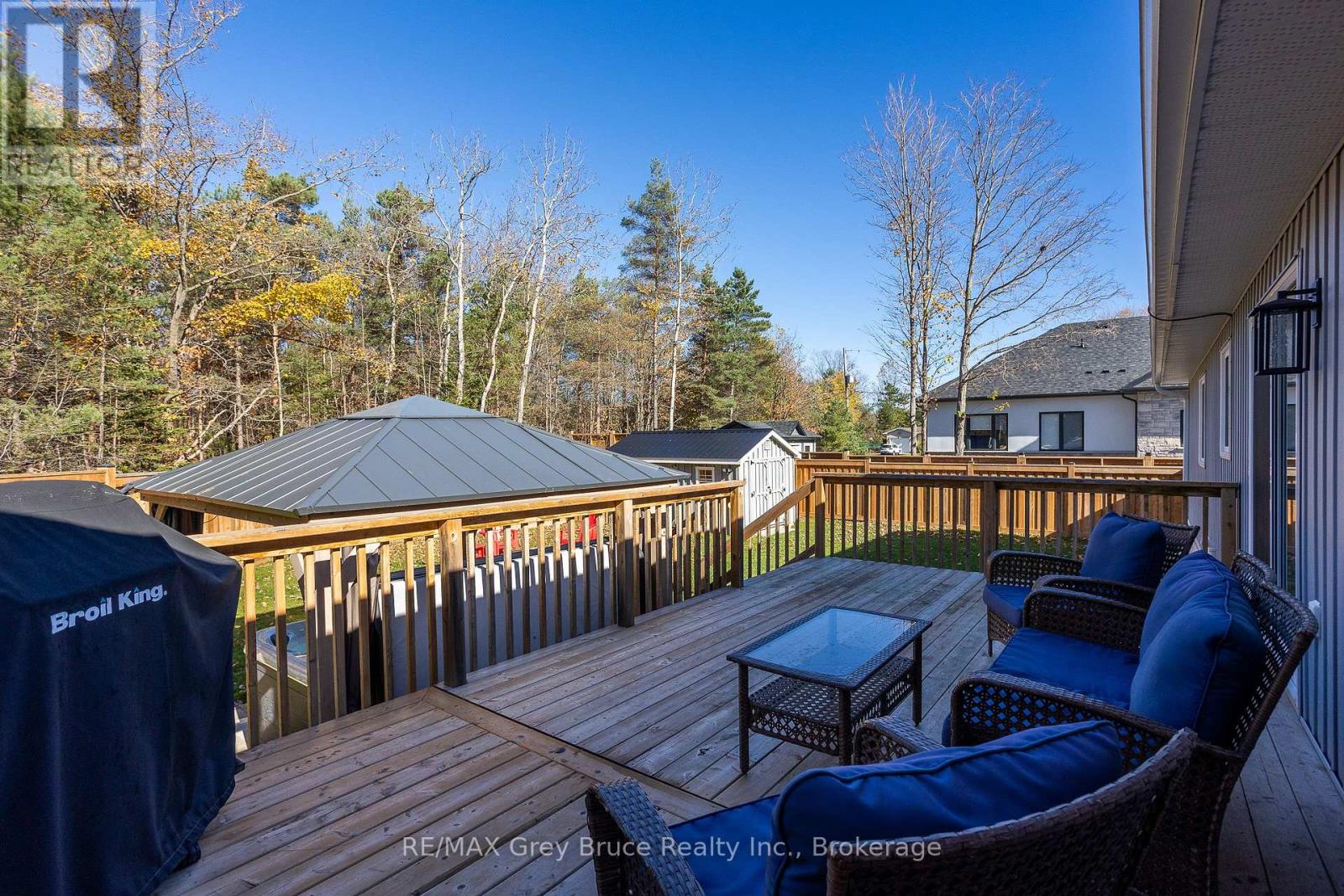 611 Sixth Street N, South Bruce Peninsula, Ontario  N0H 2G0 - Photo 40 - X12485654