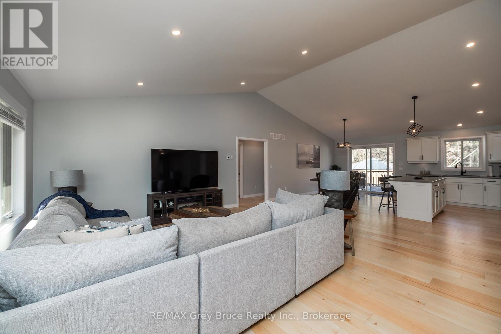 611 Sixth Street N, South Bruce Peninsula, Ontario  N0H 2G0 - Photo 5 - X12485654