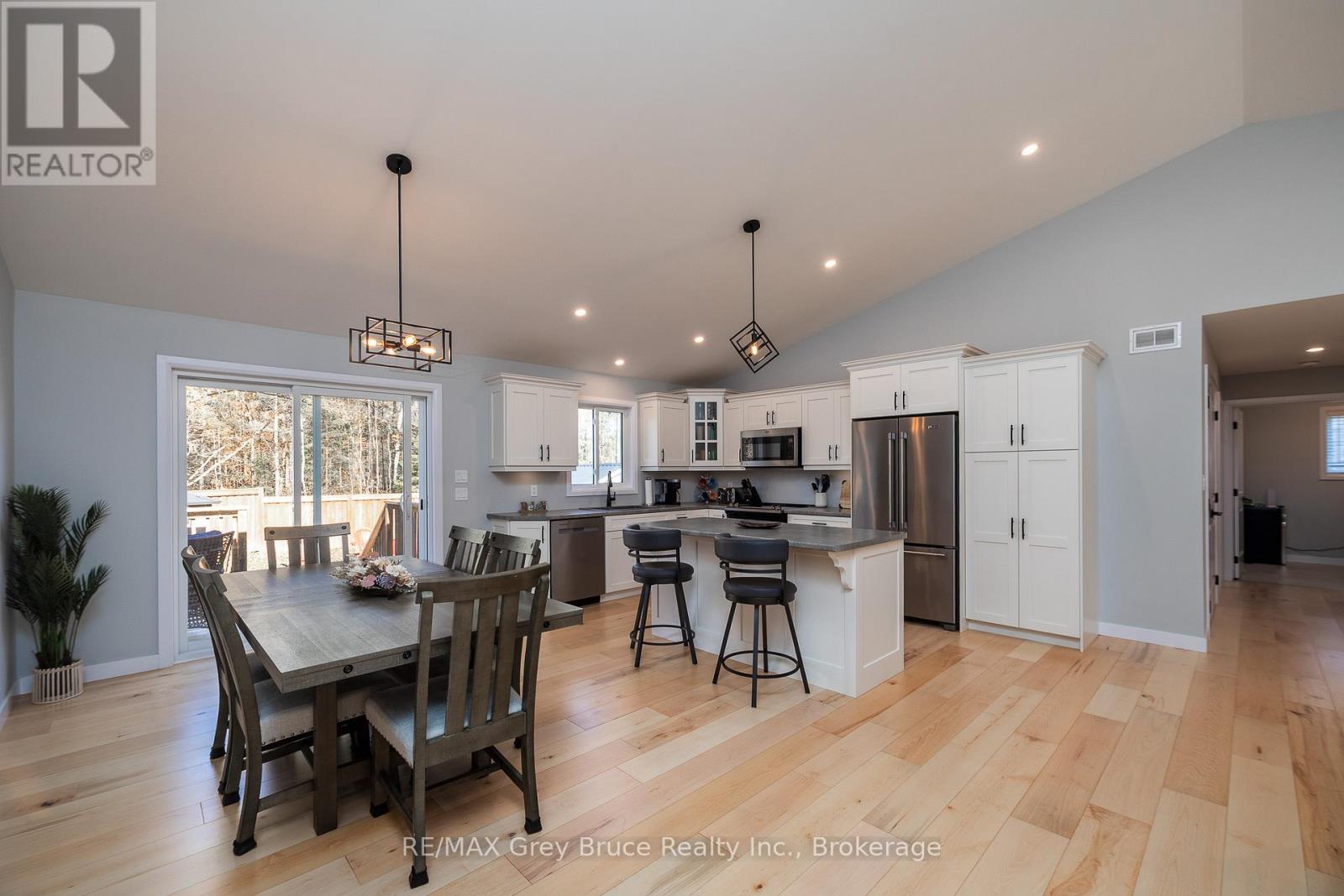 611 Sixth Street N, South Bruce Peninsula, Ontario  N0H 2G0 - Photo 8 - X12485654