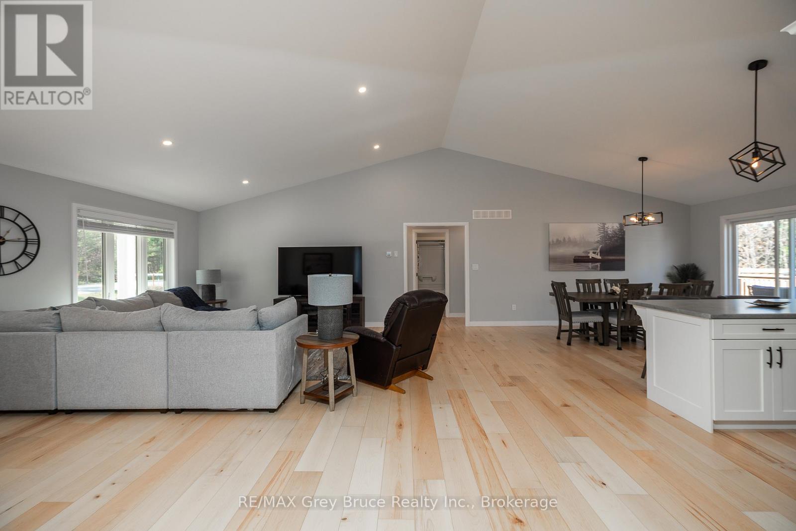 611 Sixth Street N, South Bruce Peninsula, Ontario  N0H 2G0 - Photo 6 - X12485654