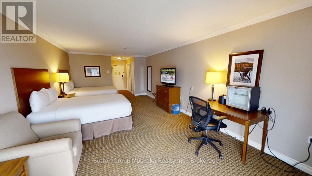 402 - 402 Bayshore - Deerhurst Drive, Huntsville, Ontario  P1H 2E8 - Photo 4 - X12485746