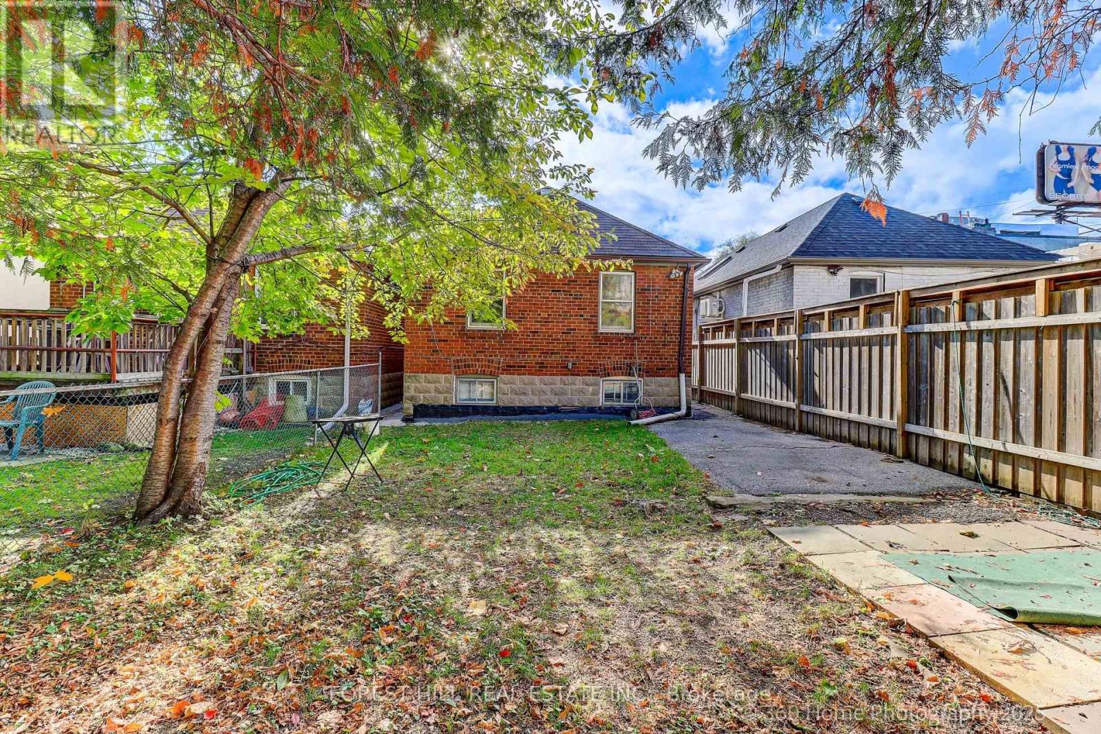 192 Roe Avenue, Toronto, Ontario  M5M 2J2 - Photo 24 - C12379019