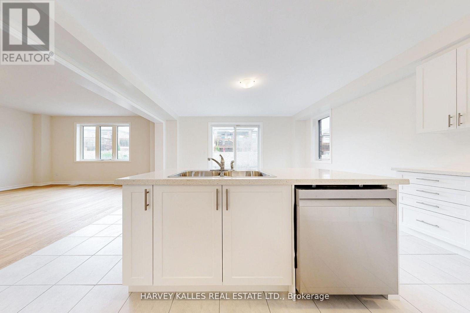 53 Lawrence D. Pridham Avenue, New Tecumseth, Ontario  L9R 0X2 - Photo 14 - N12485567