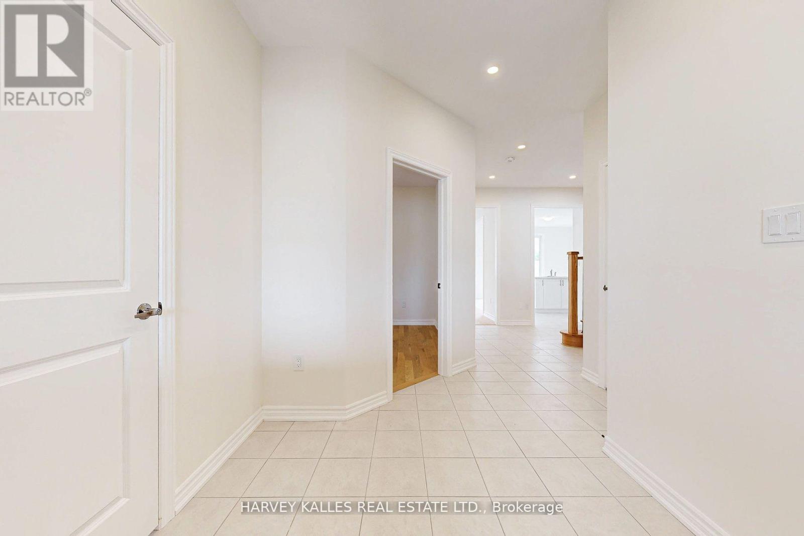 53 Lawrence D. Pridham Avenue, New Tecumseth, Ontario  L9R 0X2 - Photo 4 - N12485567