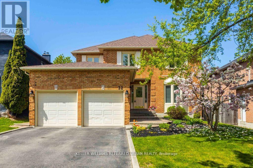 32 NELSON CIRCLE, Newmarket, Ontario