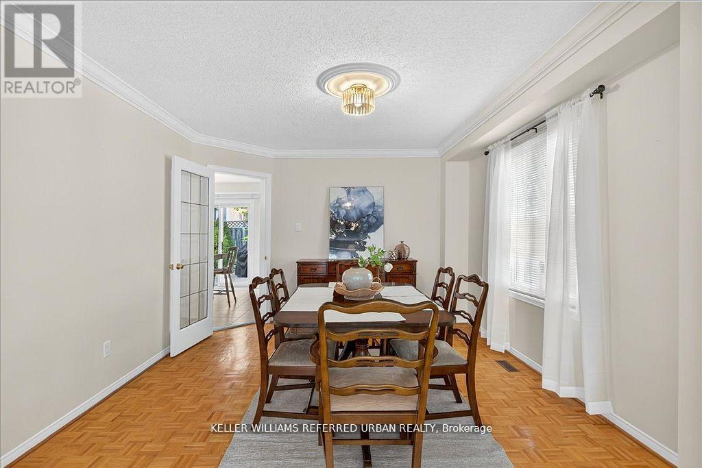 32 Nelson Circle, Newmarket, Ontario  L3X 1R1 - Photo 8 - N12485625