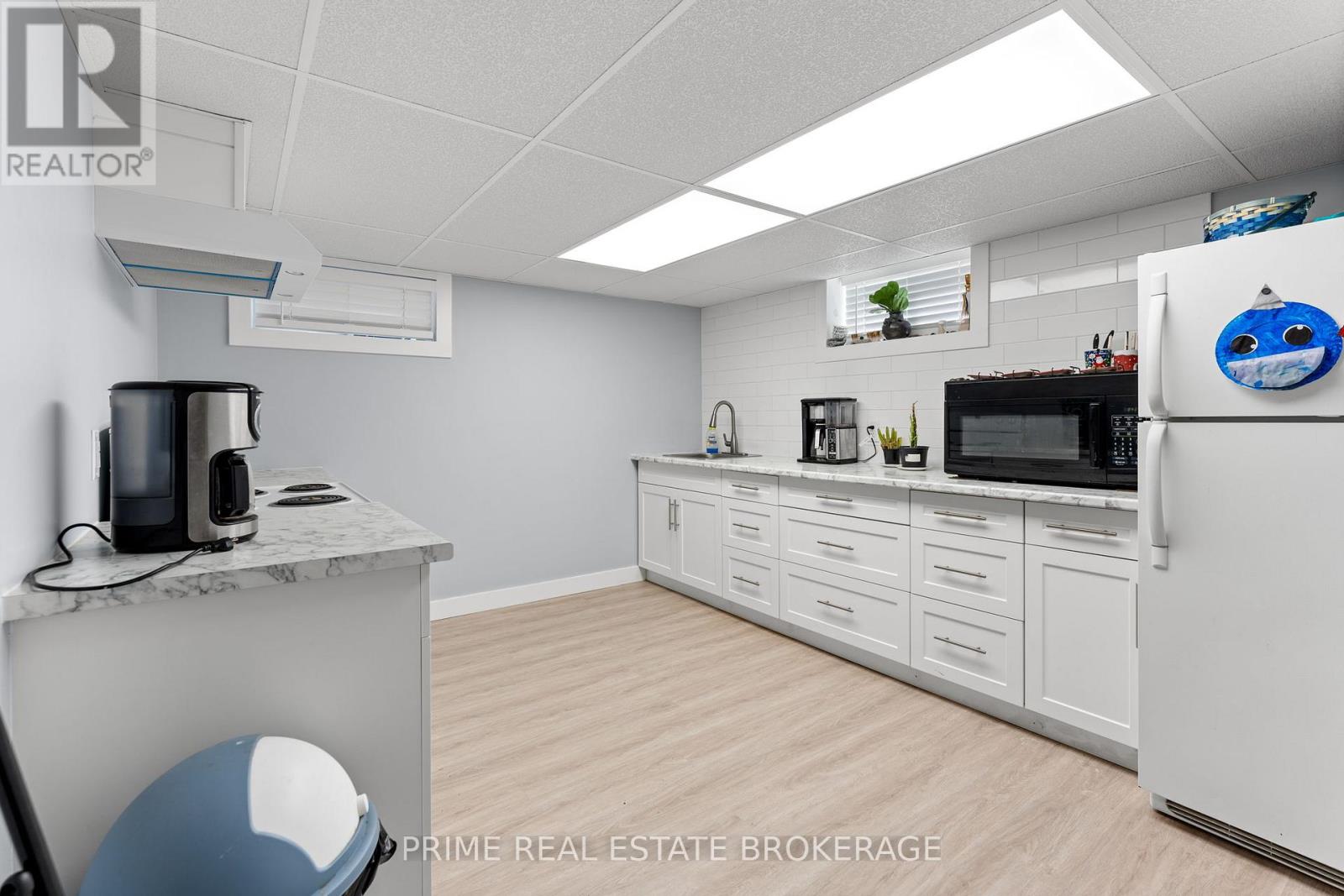 34 Ontario Street S, Lambton Shores, Ontario  N0M 1T0 - Photo 21 - X12185108