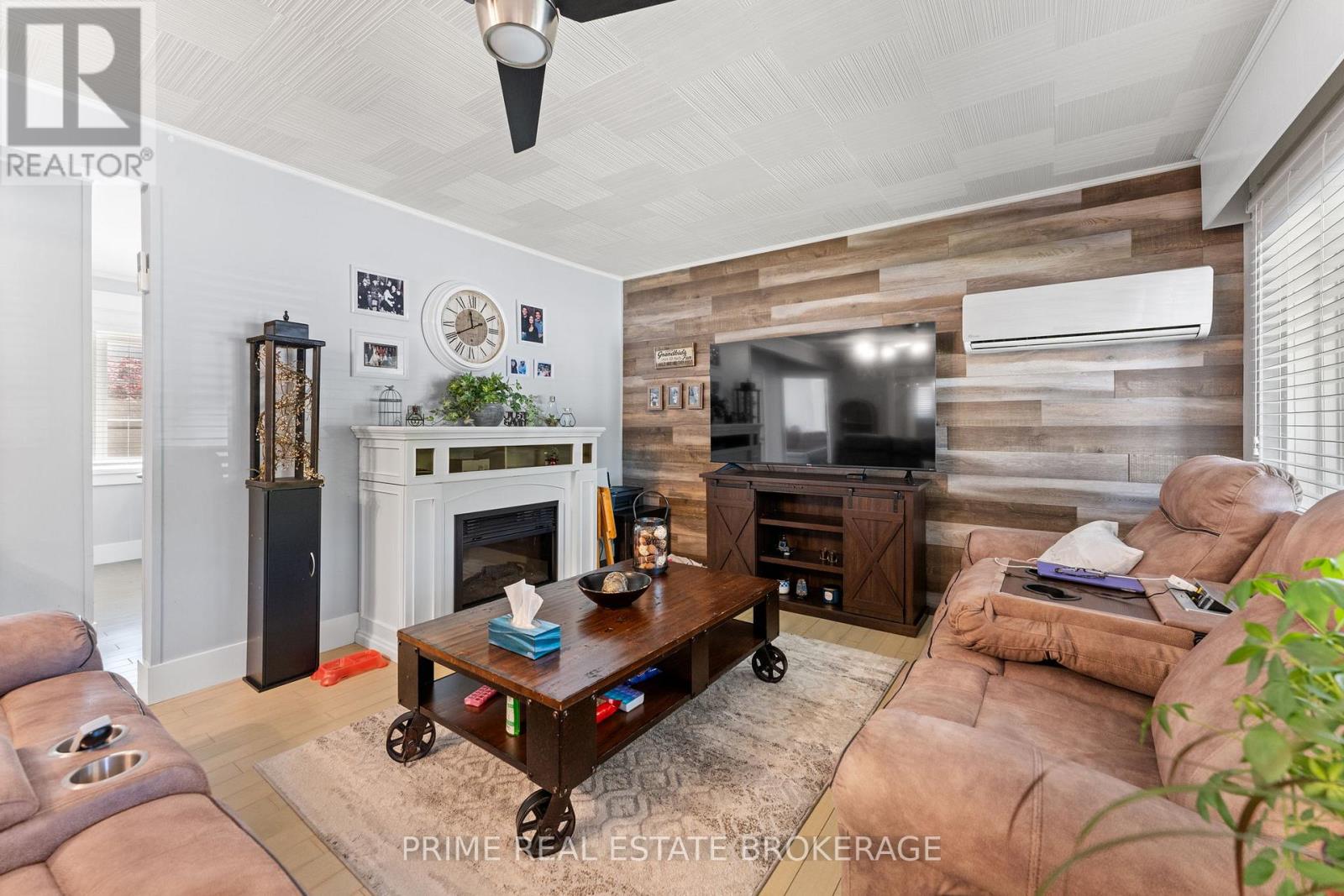 34 Ontario Street S, Lambton Shores, Ontario  N0M 1T0 - Photo 9 - X12185108