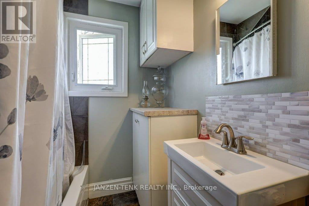 17 Oak Street, Aylmer, Ontario  N5H 1G3 - Photo 26 - X12484159