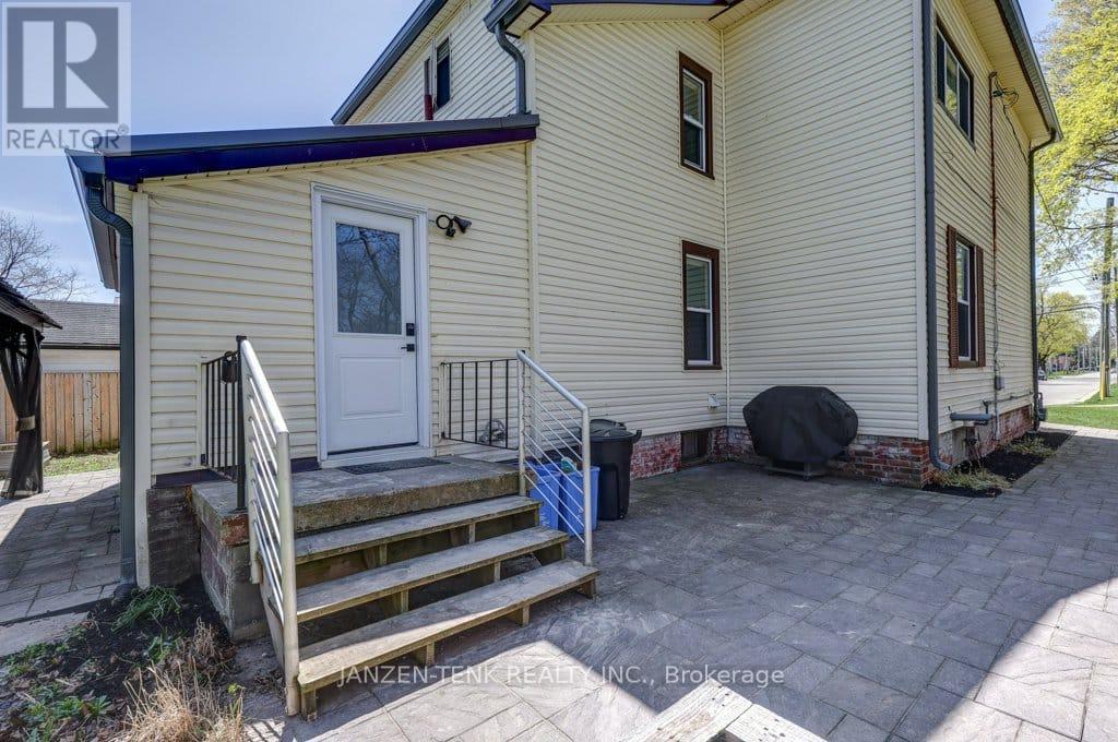 17 Oak Street, Aylmer, Ontario  N5H 1G3 - Photo 34 - X12484159
