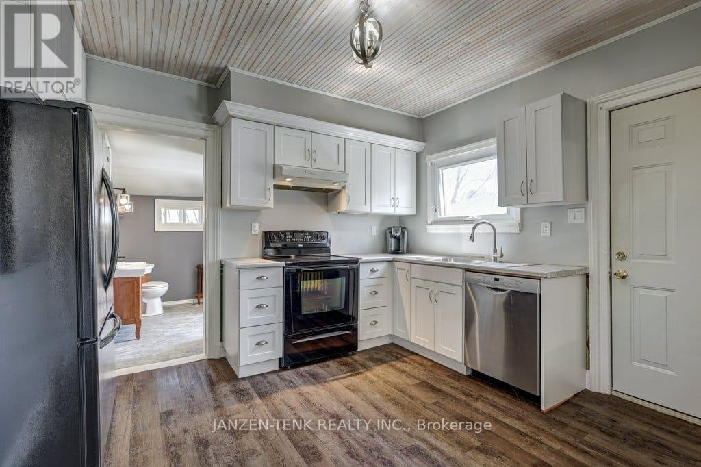 17 Oak Street, Aylmer, Ontario  N5H 1G3 - Photo 8 - X12484159