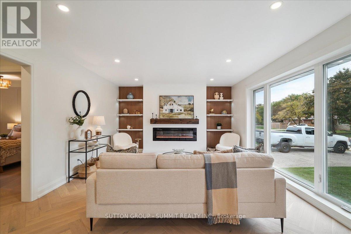 1391 Mountain Grove Avenue, Burlington, Ontario  L7P 2H1 - Photo 4 - W12466103