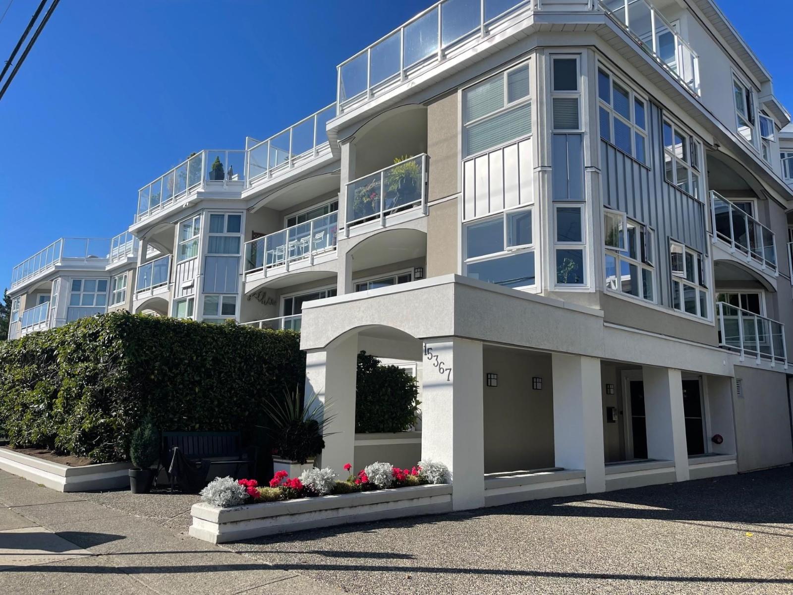 305 15367 BUENA VISTA AVENUE, White Rock, British Columbia