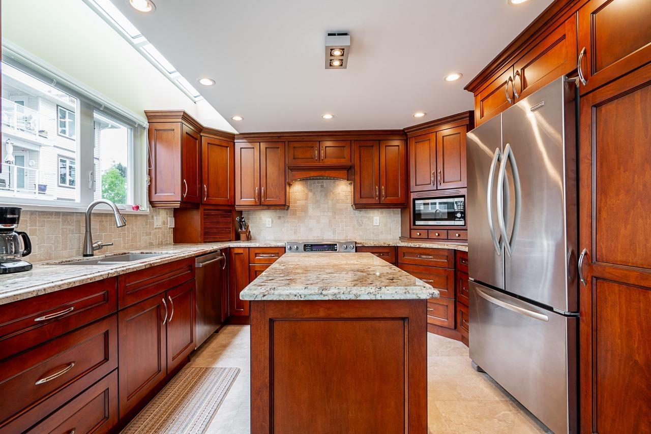 305 15367 Buena Vista Avenue, White Rock, British Columbia V4B 1Y7 - Photo 9 - R3051891