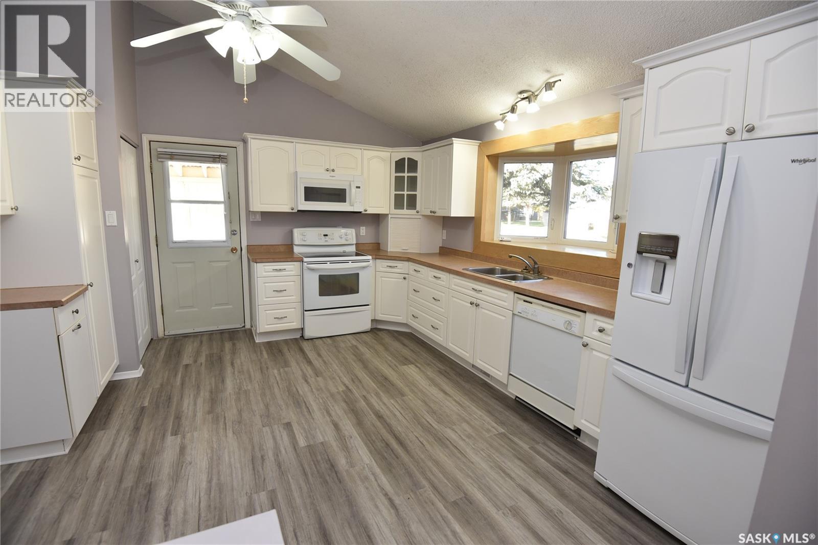 1211 1st Street E, Nipawin, Saskatchewan  S0E 1E0 - Photo 5 - SK021820