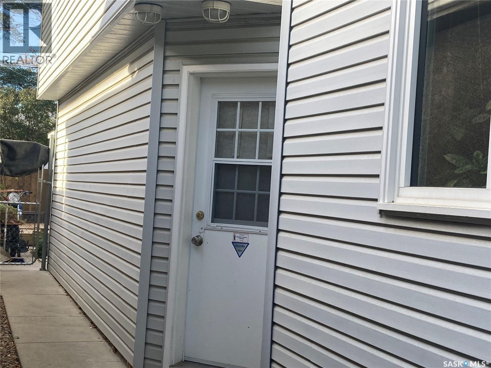 1327 2nd Avenue N, Saskatoon, Saskatchewan  S7K 1Y7 - Photo 2 - SK021818