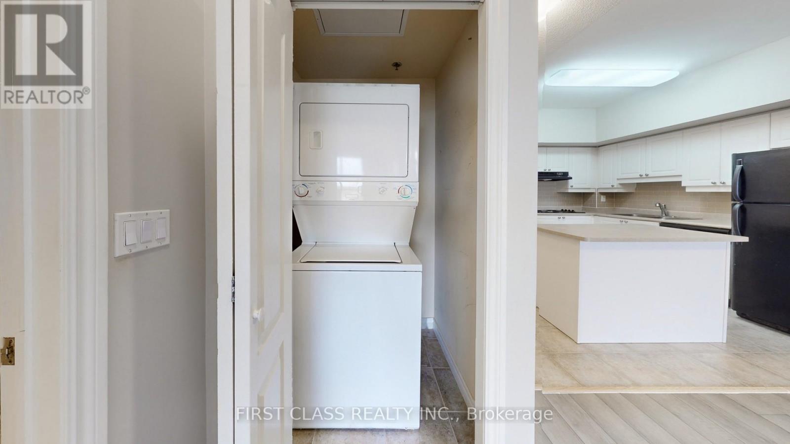 1201 - 810 Scollard Court, Mississauga, Ontario  L5V 0A4 - Photo 15 - W12485577