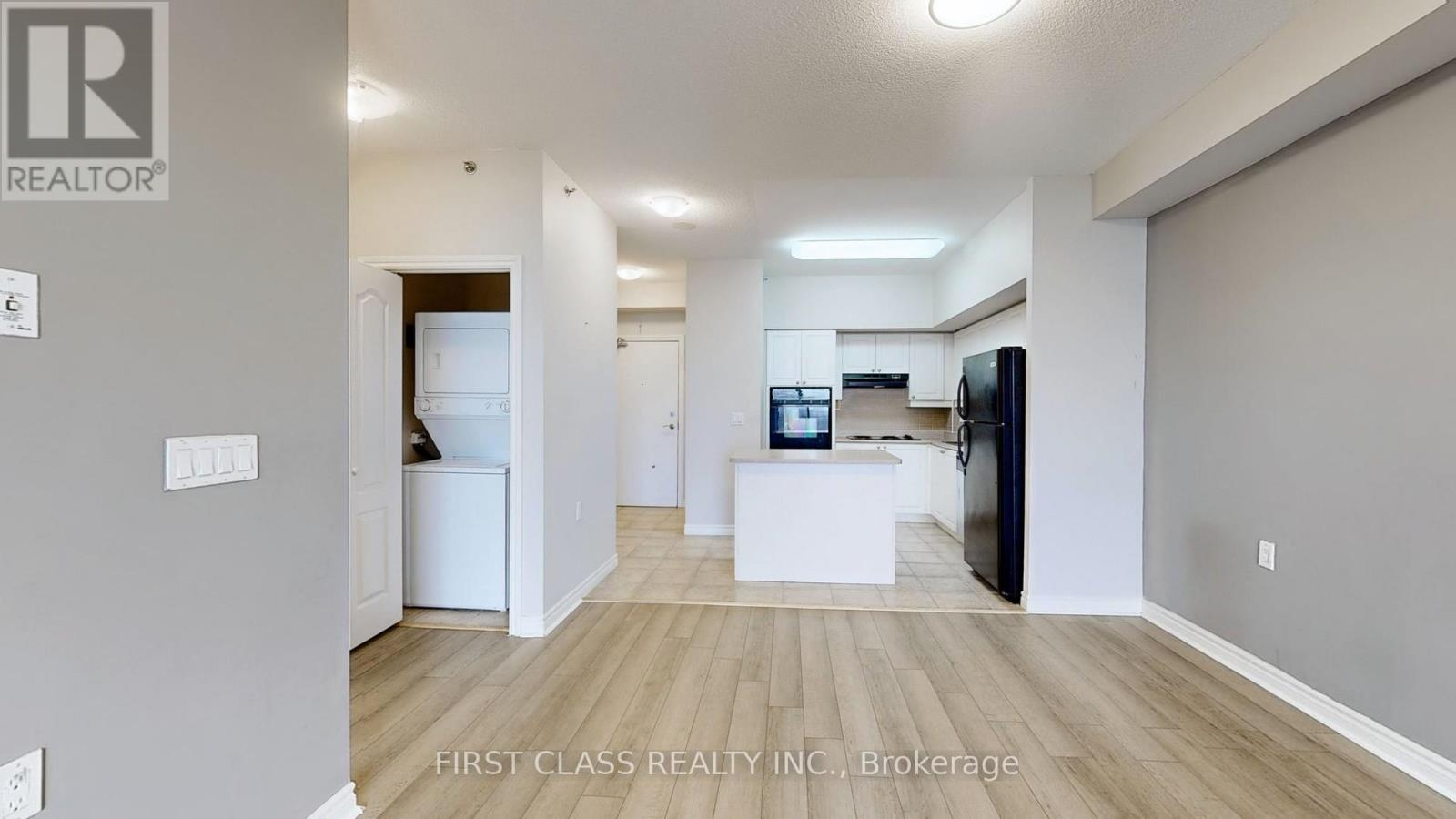 1201 - 810 Scollard Court, Mississauga, Ontario  L5V 0A4 - Photo 5 - W12485577