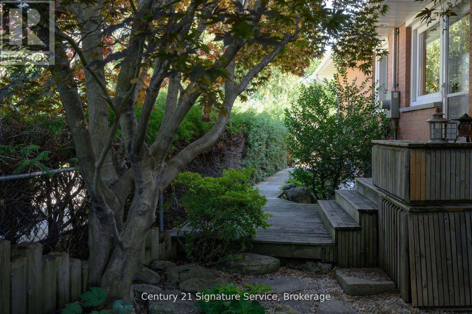 1602 Carletta Drive, Mississauga, Ontario  L4X 1E5 - Photo 33 - W12485590