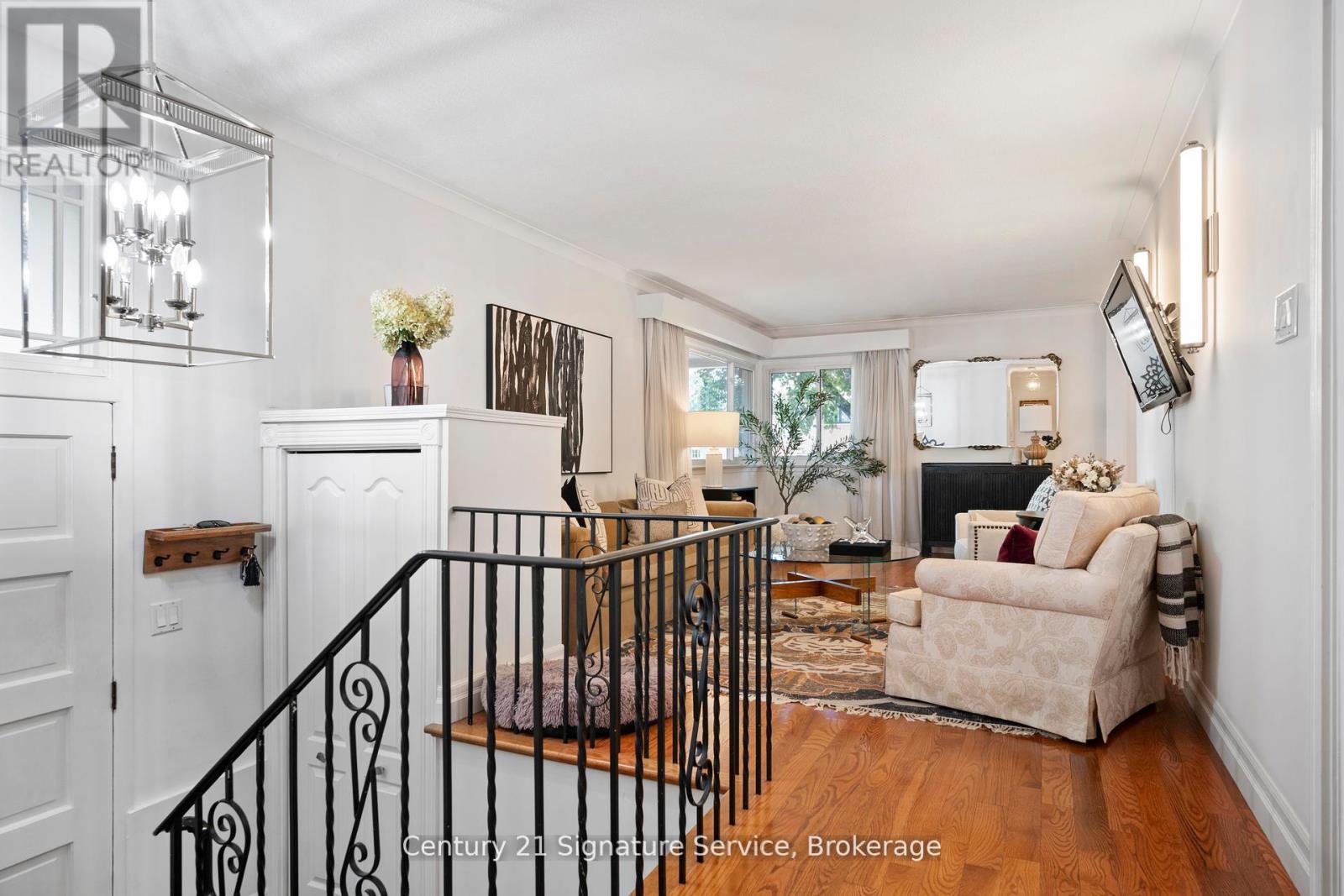 1602 Carletta Drive, Mississauga, Ontario  L4X 1E5 - Photo 7 - W12485590