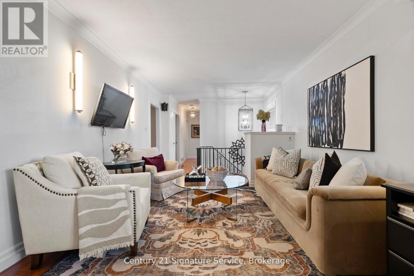 1602 Carletta Drive, Mississauga, Ontario  L4X 1E5 - Photo 9 - W12485590