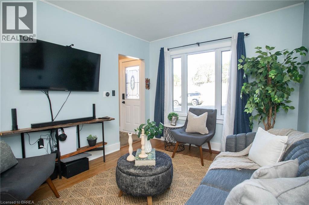 24 Avenue Road, Cambridge, Ontario  N1R 1B7 - Photo 3 - 40783737