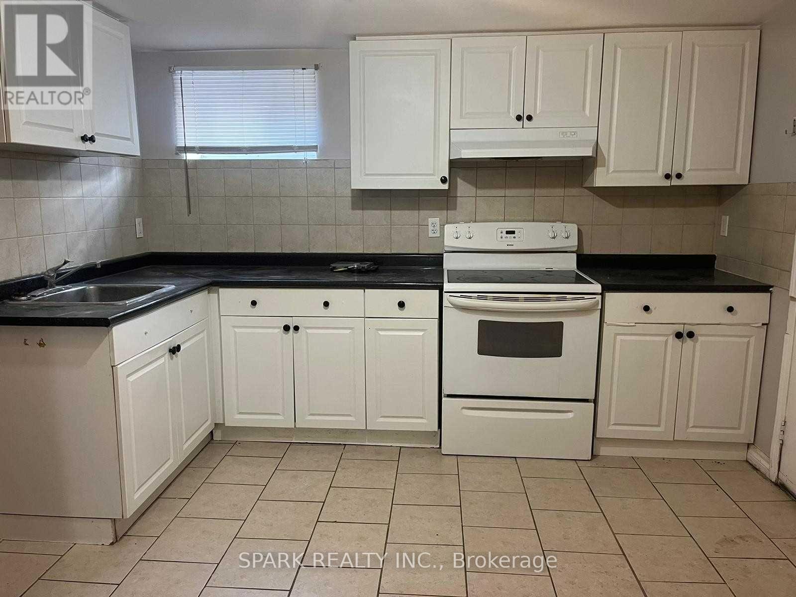 Bsmt - 55 Moore Street, Brampton, Ontario  L6X 1V2 - Photo 3 - W12485599