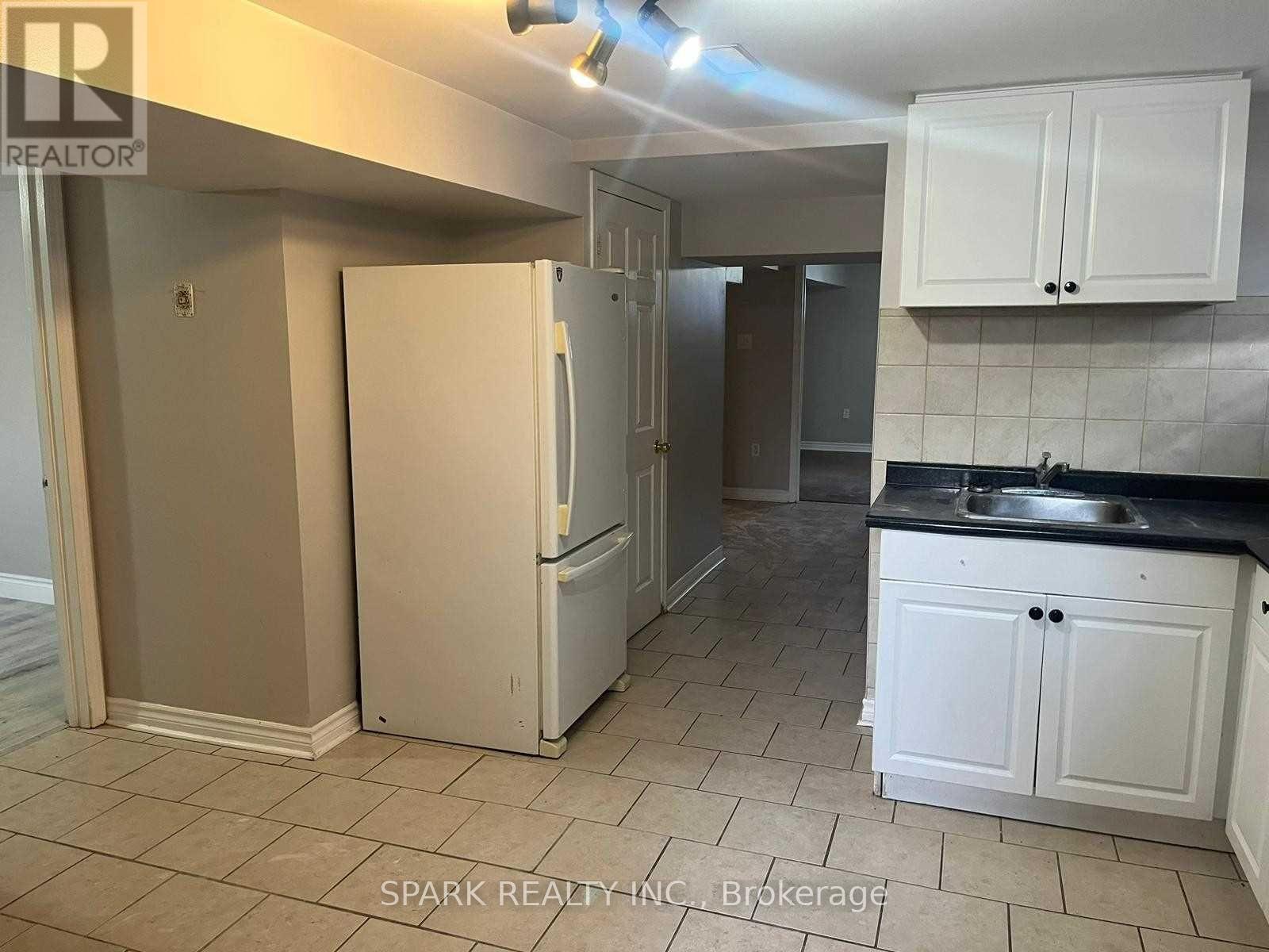 Bsmt - 55 Moore Street, Brampton, Ontario  L6X 1V2 - Photo 4 - W12485599