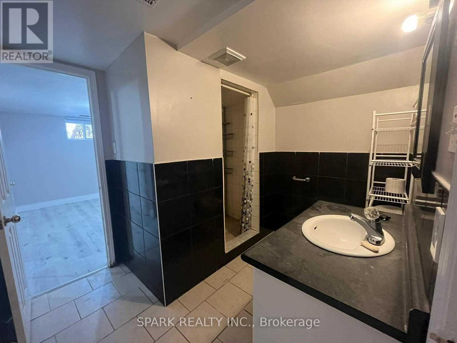 Bsmt - 55 Moore Street, Brampton, Ontario  L6X 1V2 - Photo 7 - W12485599