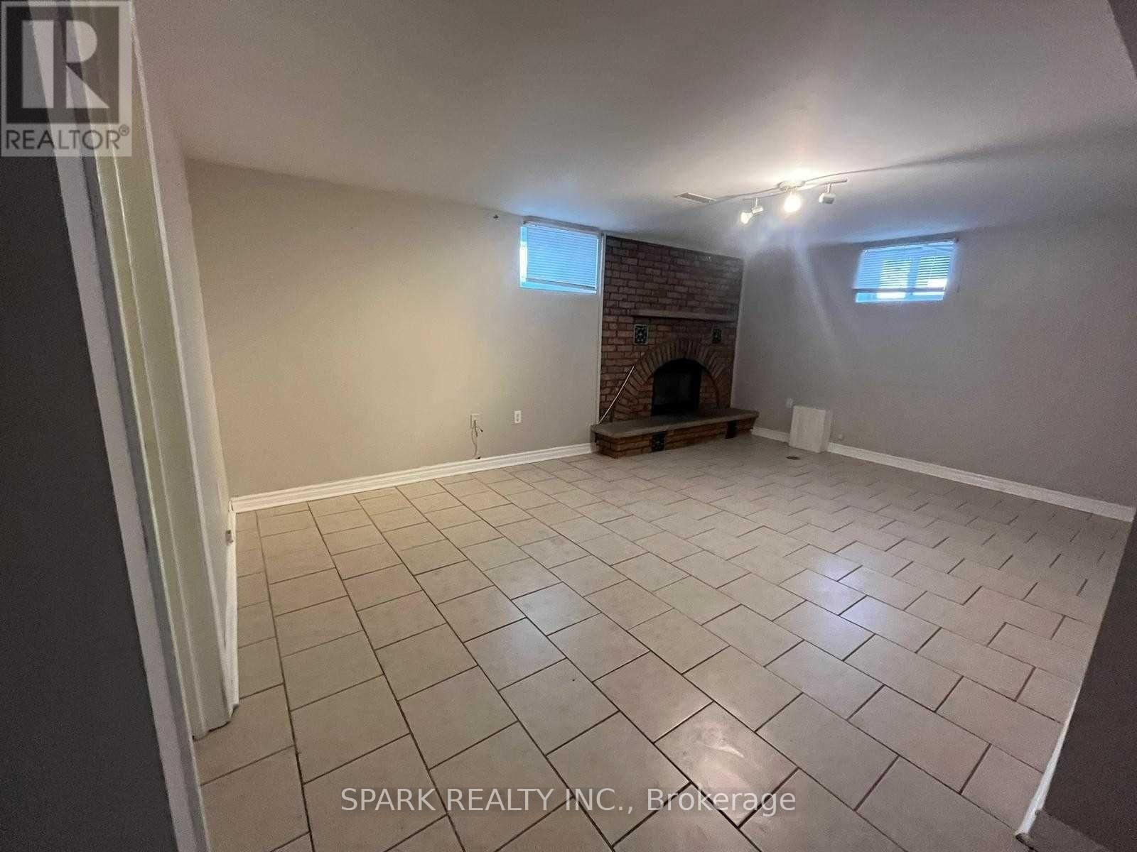 Bsmt - 55 Moore Street, Brampton, Ontario  L6X 1V2 - Photo 9 - W12485599